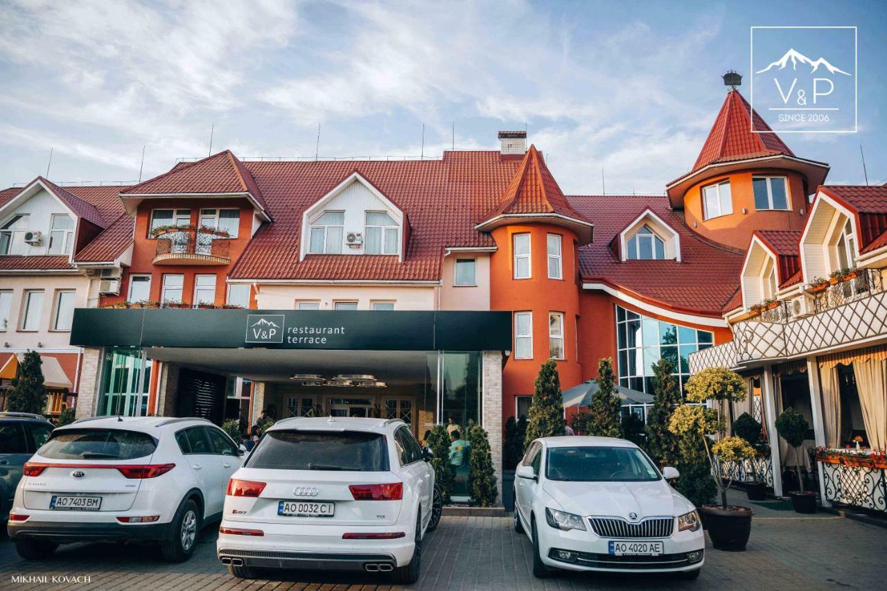 V&P Hotel & Restaurant Chust Exteriér fotografie